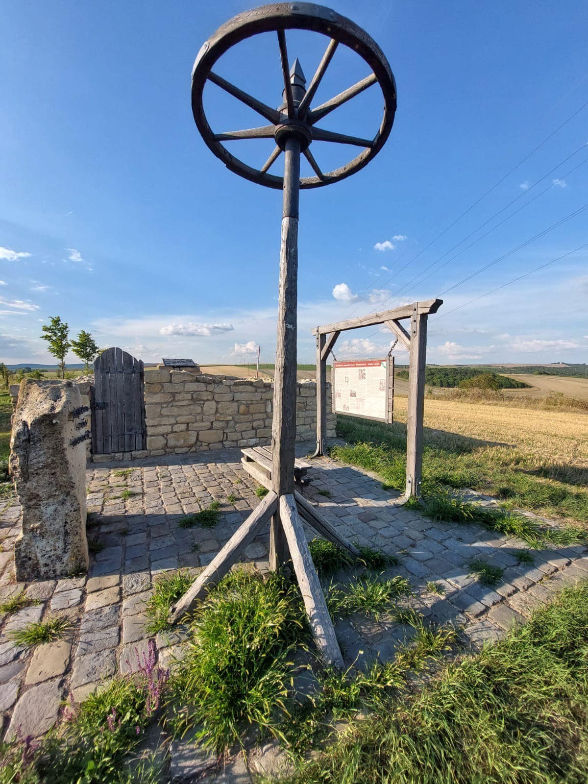 Slavkovská šibenice ve světle archeologických výzkumů moravských šibenic.